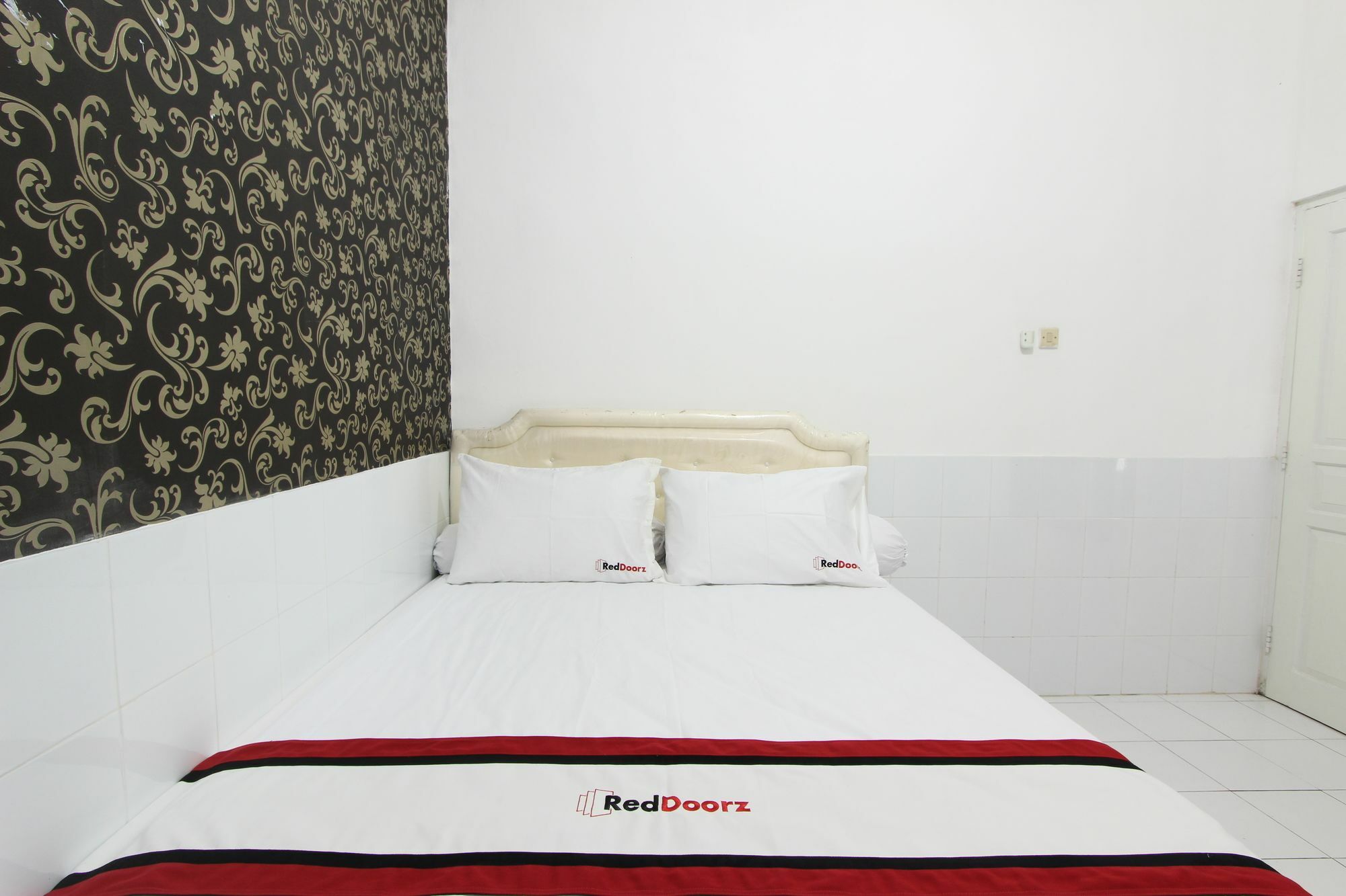 Reddoorz Near Gejayan Hotel Kejayan Exterior foto